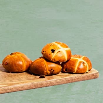 The Artisan Bakery Hot Cross Buns, 4 x 80g
